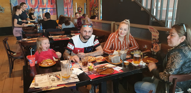 Comments and reviews of Foster's Hollywood