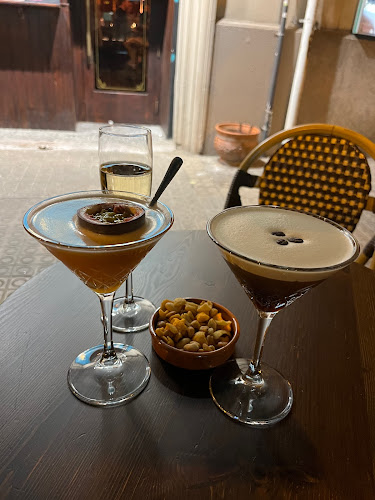 COBBLER COCKTAIL BAR