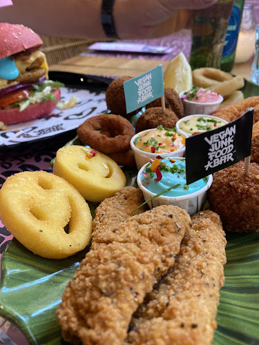https://www.veganjunkfoodbar.com/locations/carrer-manresa-4