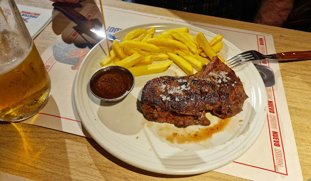 Foster's Hollywood Phone number