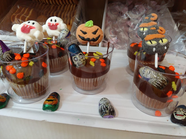 Comentarii opinii despre Pasteleria Adeli Croissanteria