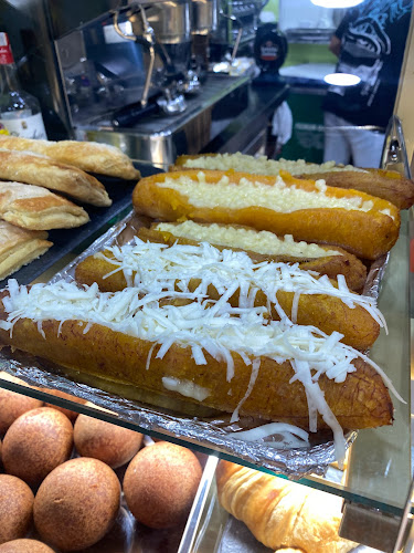 La Exquisita panadería y restaurante Open Times