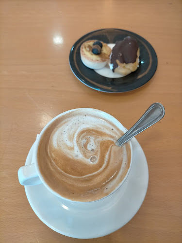 Comments and reviews of Panadería Cervela