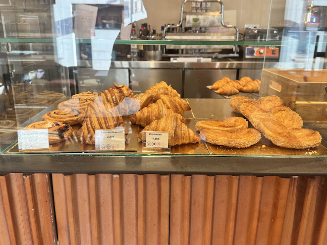 C. Luis de Morales, 30, 41018 Sevilla