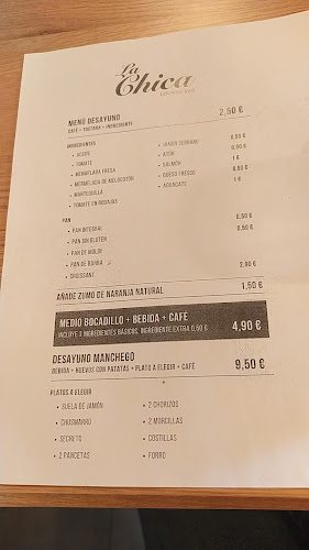 La Chica LOUNGE BAR.