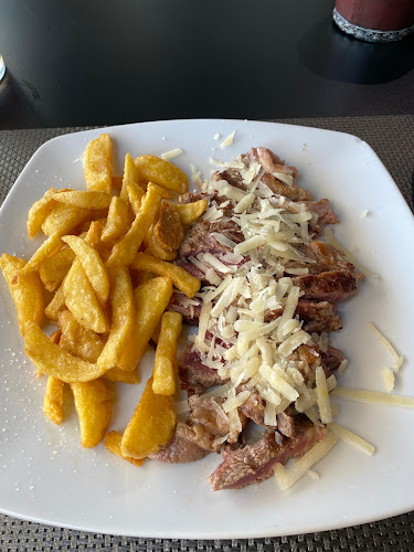 Bistro Creme de la Creme Open Times