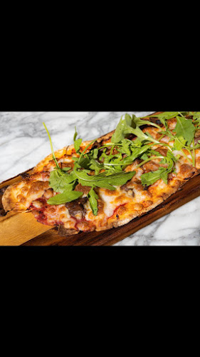 C. Felipe II, 41013 Sevilla