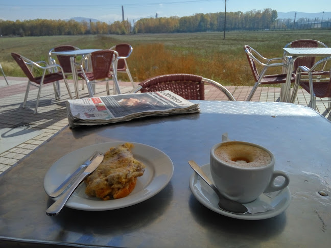 Café Deluxe Phone number