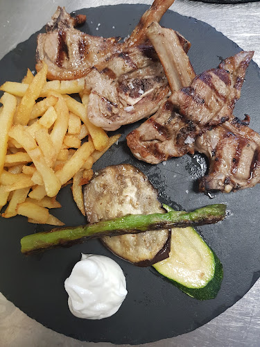 3 de Octubre Phone number