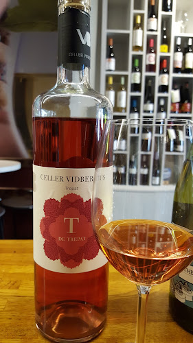 Opinii despre La Cava wine bar în Vilanova i la Geltrú - Gastronomía y hostelería