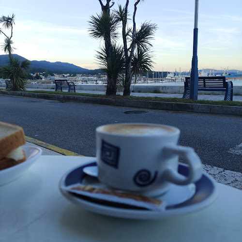 Opinii despre Cafe Bar Miramar în A Pobra do Caramiñal - Gastronomía y hostelería