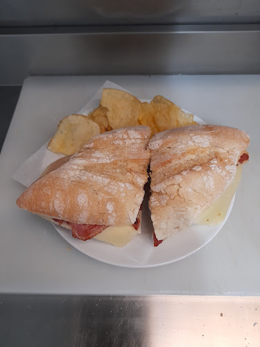 Opinii despre Cafeteria La Esquinita de Tamaraceite în Tamaraceite - Gastronomía y hostelería