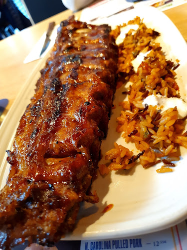 Comments and reviews of Foster's Hollywood