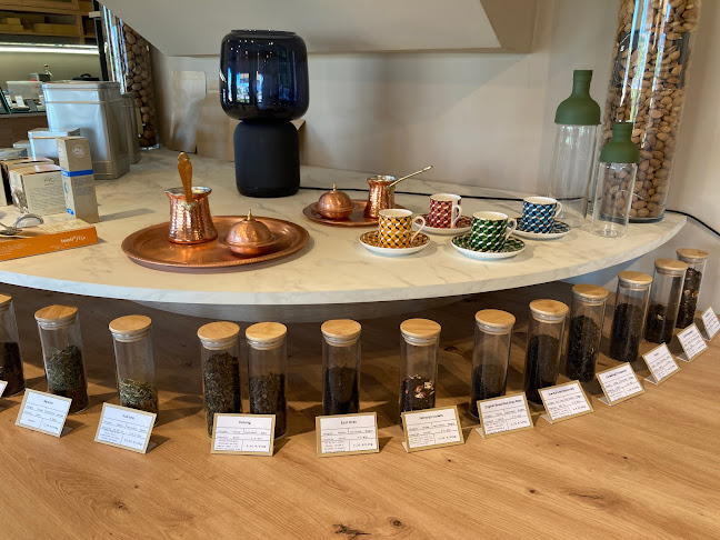 TOUM Tienda a granel & Cafeteria Open Times