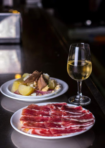 Vinos y Salazones Phone number