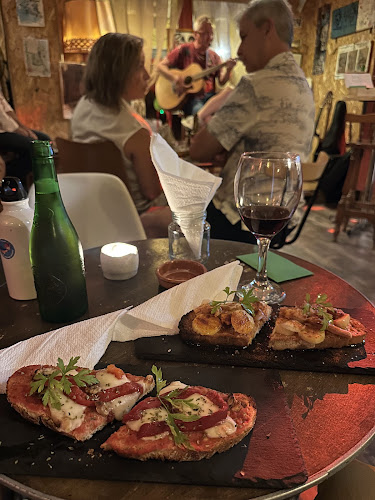 El Refugio Arte y Utopías - Arte - Bar - Gastronomía y hostelería