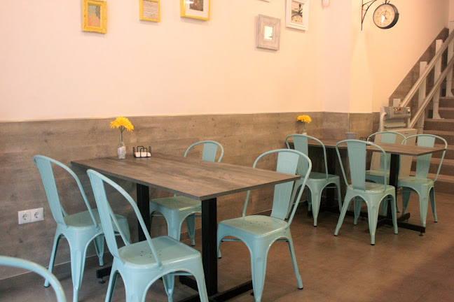 C. Real de Cartuja, 32, Albaicín, 18012 Granada