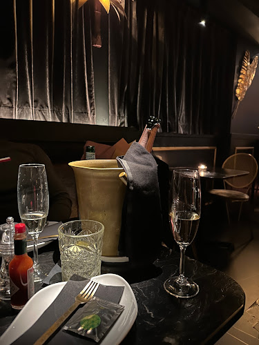 La Perla Club - 71 Oysterbar - Gastronomía y hostelería