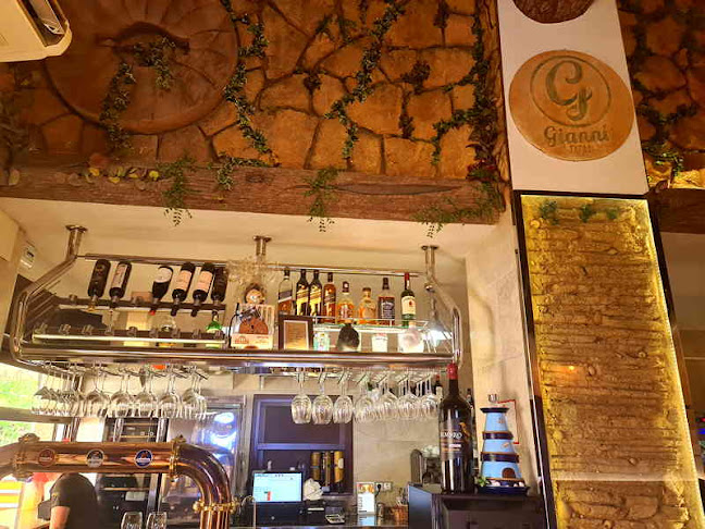 C. Poeta Fernando de los Ríos, 1, 41500 Alcalá de Guadaíra, Sevilla