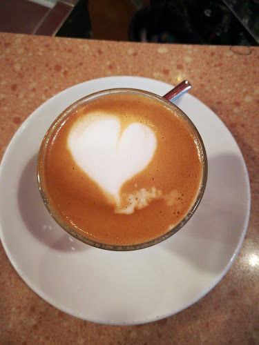 Opinii despre Cafetería La Capilla în O Milladoiro - Gastronomía y hostelería