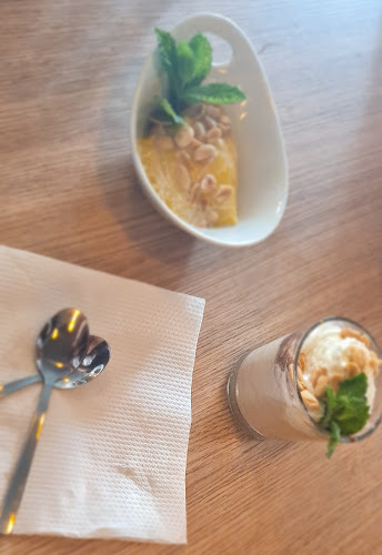 Vị Việt 1 Calle Pelayo Phone number