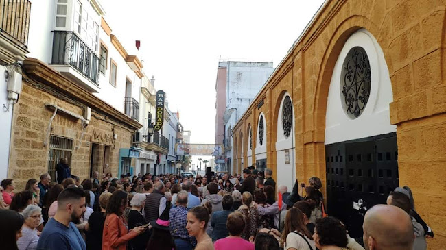 la plaza de abastos de puerto real Phone number