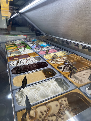 Opinii despre Cafetería - Heladería de Adal în El Puig de Santa Maria - Gastronomía y hostelería