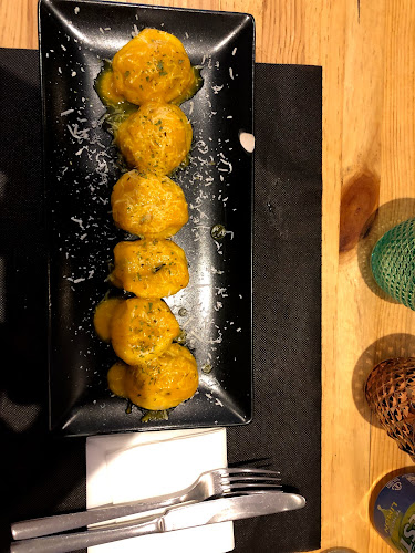 Dolores y Lola Phone number