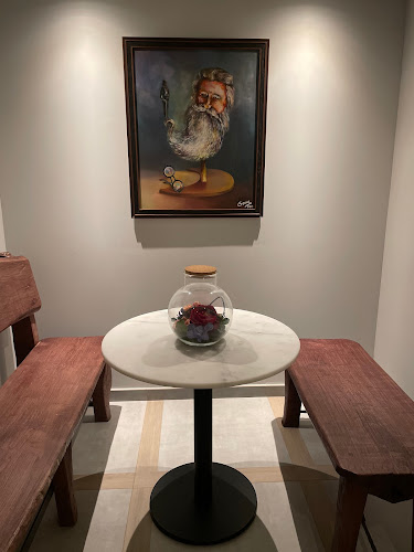 A Biblioteca Café Phone number