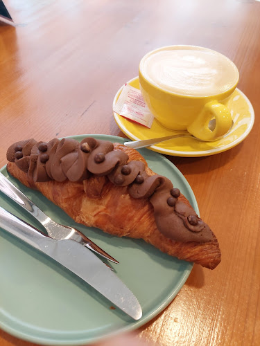 La Xicra pastelería Phone number