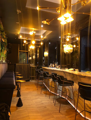 Comments and reviews of La Perla Club - 71 Oysterbar