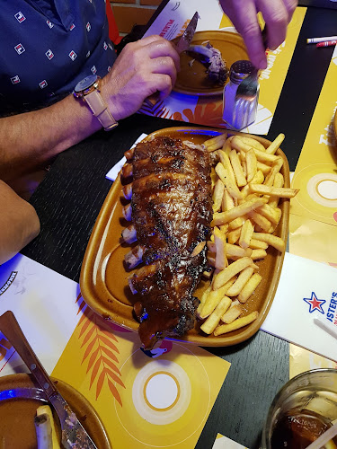 Comments and reviews of Foster's Hollywood