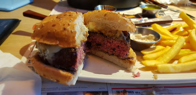 Foster's Hollywood Phone number