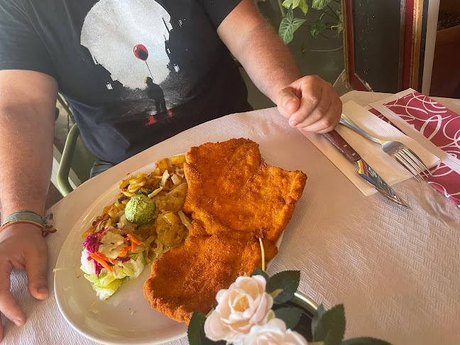 P.º Marítimo Rey de España, 40, 29640 Fuengirola, Málaga