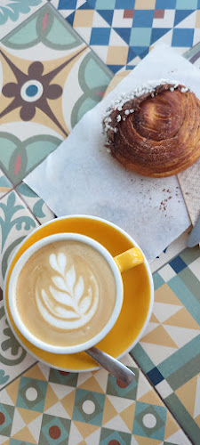 KL Bakery bread and specialty coffee - Gastronomía y hostelería