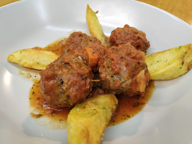 Qsins Gastro Bar Phone number