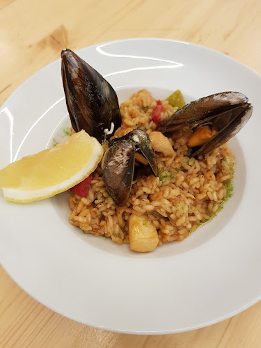 Comments and reviews of 3 de Octubre