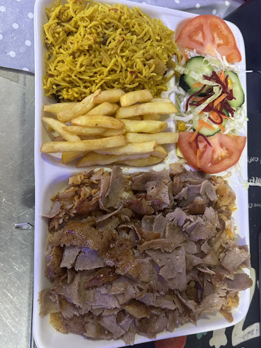 Comentarii opinii despre UMAR Kebab Pizzería