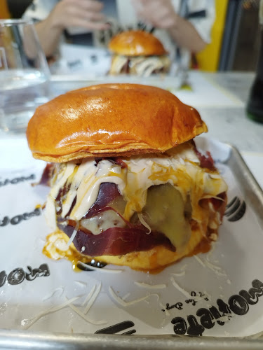 Moflete by Joe Burger - Cuenca