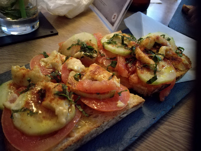 Reviews of El Refugio Arte y Utopías - Arte - Bar in Alicante - Gastronomía y hostelería