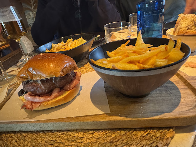 C. Escuelas, 2, Centro, 18001 Granada