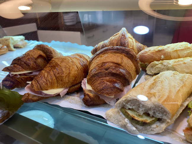 Pastelería La Cerdaña Phone number