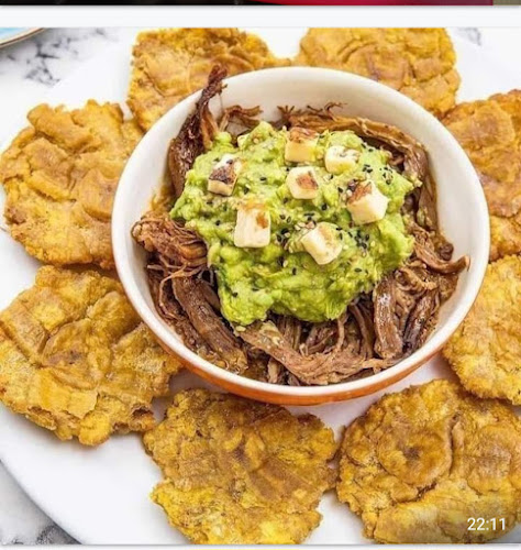 Comida latina bar los gatitos