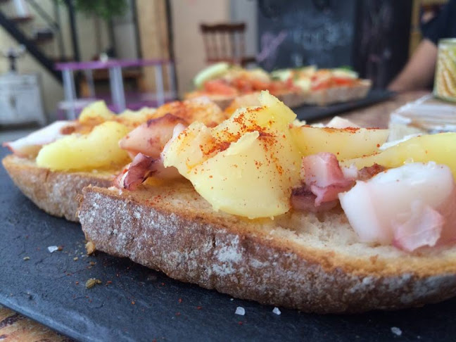 El Refugio Arte y Utopías - Arte - Bar