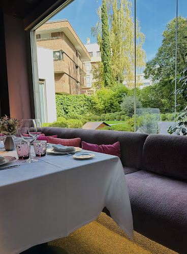 Comments and reviews of Urrechu Velázquez