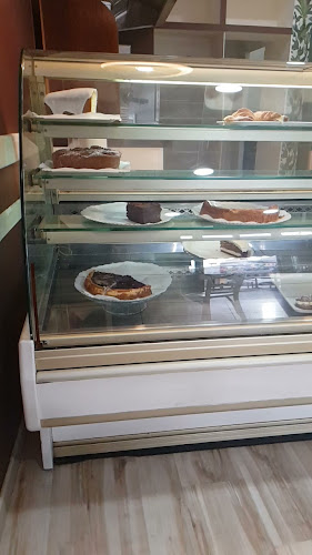 Pastelería La Cerdaña Open Times