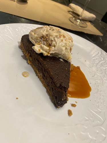 C. Gustavo Bacarisas, 1, 41010 Sevilla