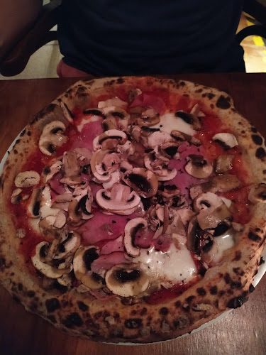 Comments and reviews of Frankie Gallo Cha Cha Cha | Pizzería Raval