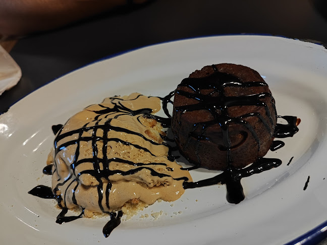 C. Felipe II, 41013 Sevilla