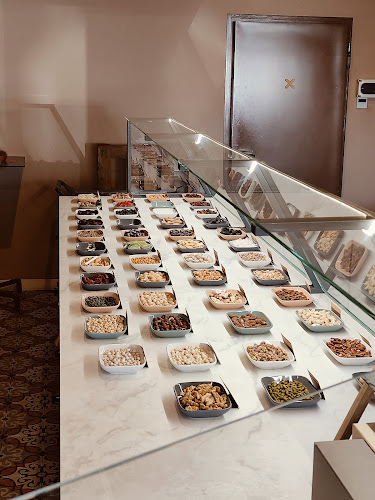 TOUM Tienda a granel & Cafeteria Phone number